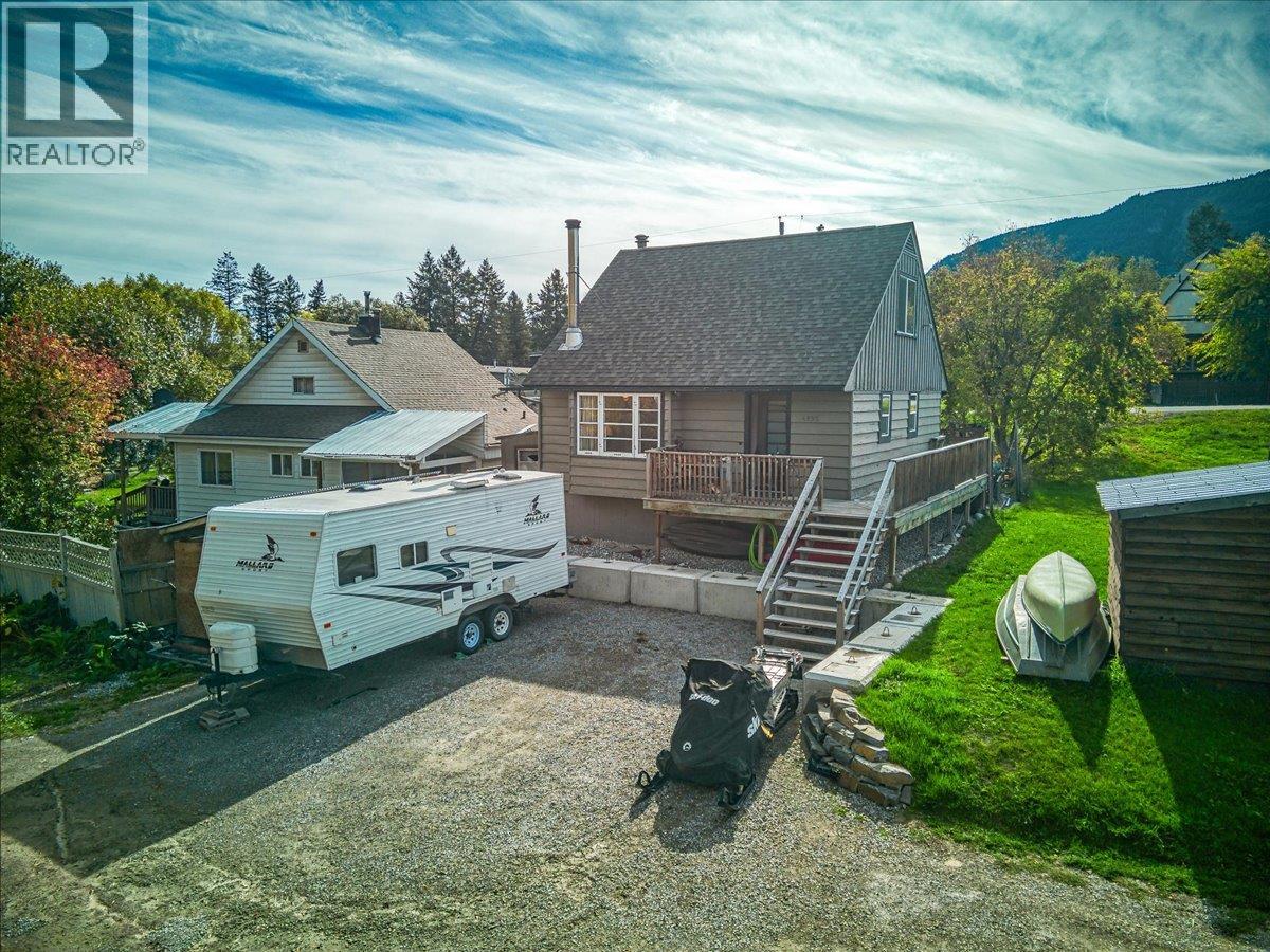4895 Selkirk Avenue Property Photo 4