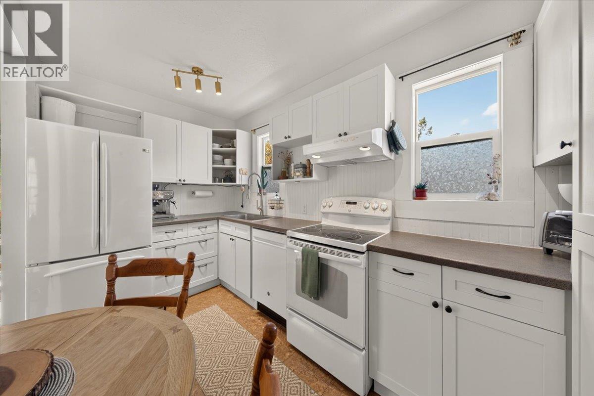 4895 Selkirk Avenue Property Photo 10