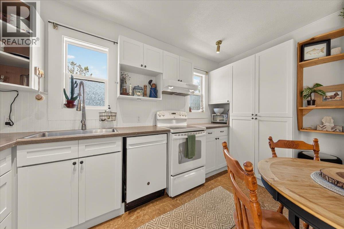 4895 Selkirk Avenue Property Photo 11
