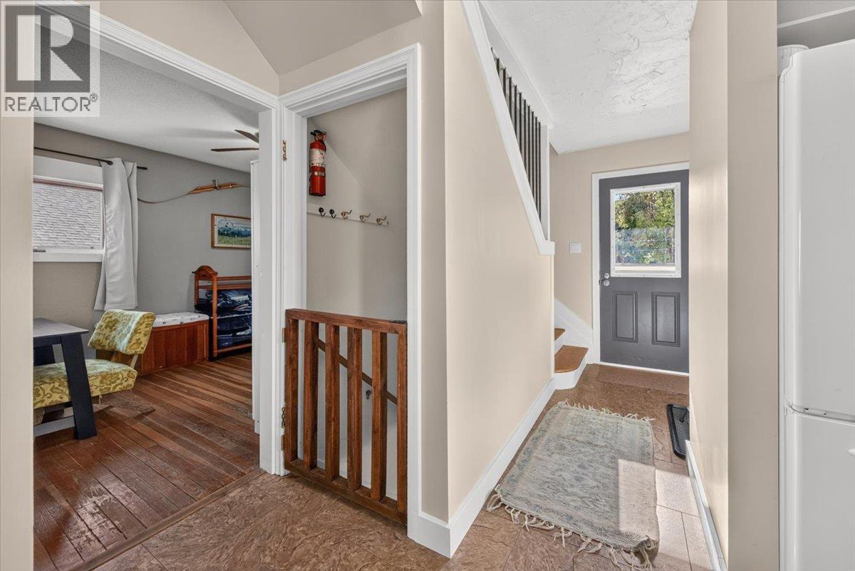 4895 Selkirk Avenue Property Photo 13