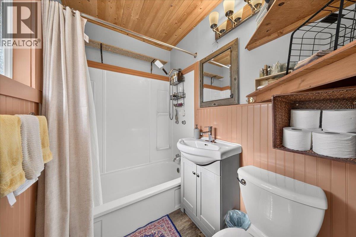 4895 Selkirk Avenue Property Photo 18