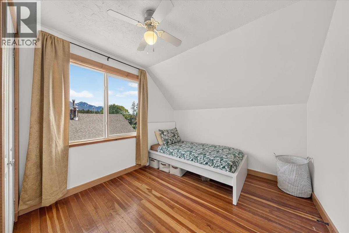 4895 Selkirk Avenue Property Photo 20