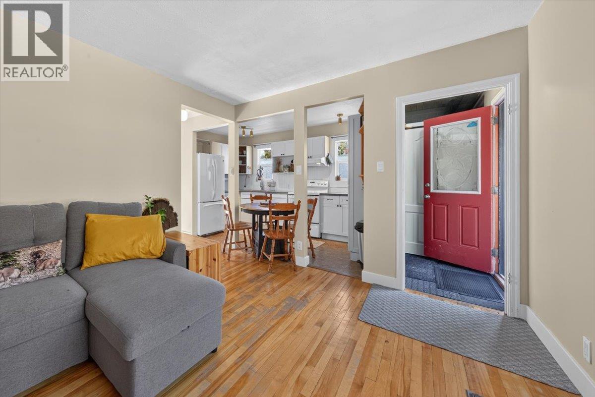 4895 Selkirk Avenue Property Photo 39