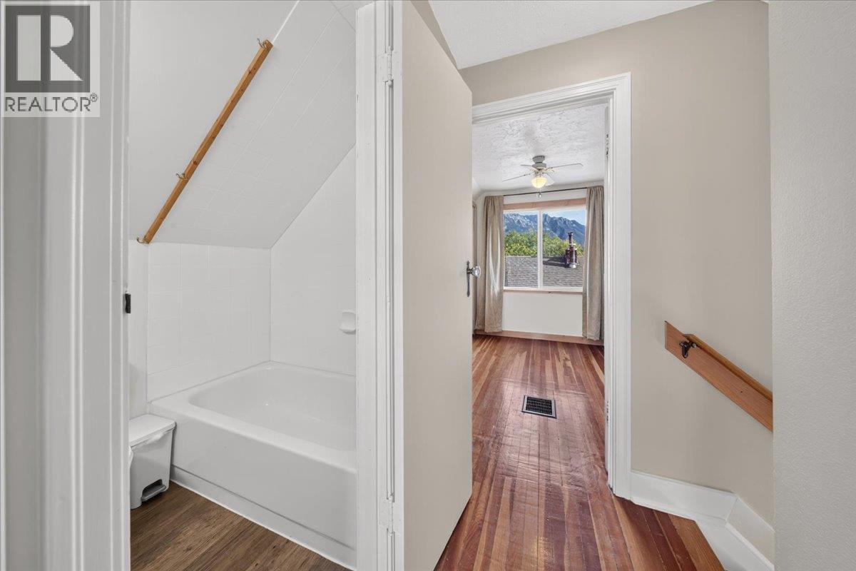 4895 Selkirk Avenue Property Photo 53