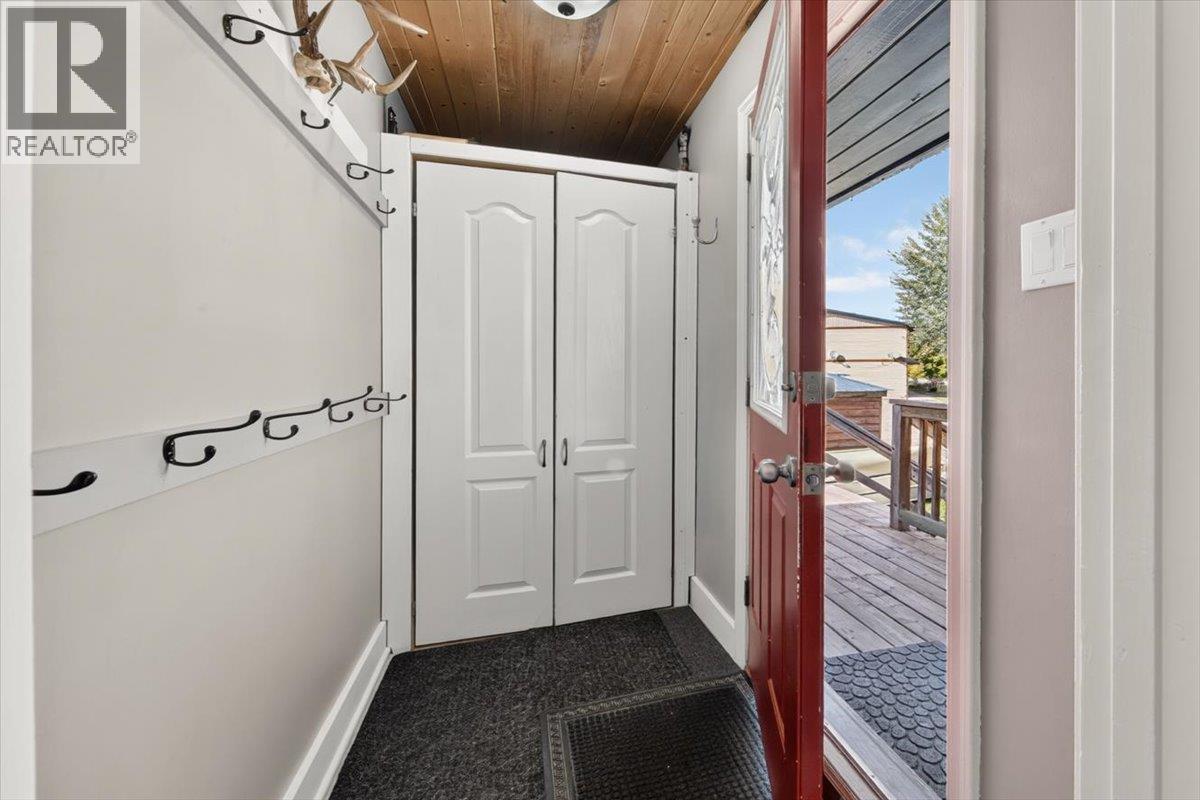 4895 Selkirk Avenue Property Photo 57
