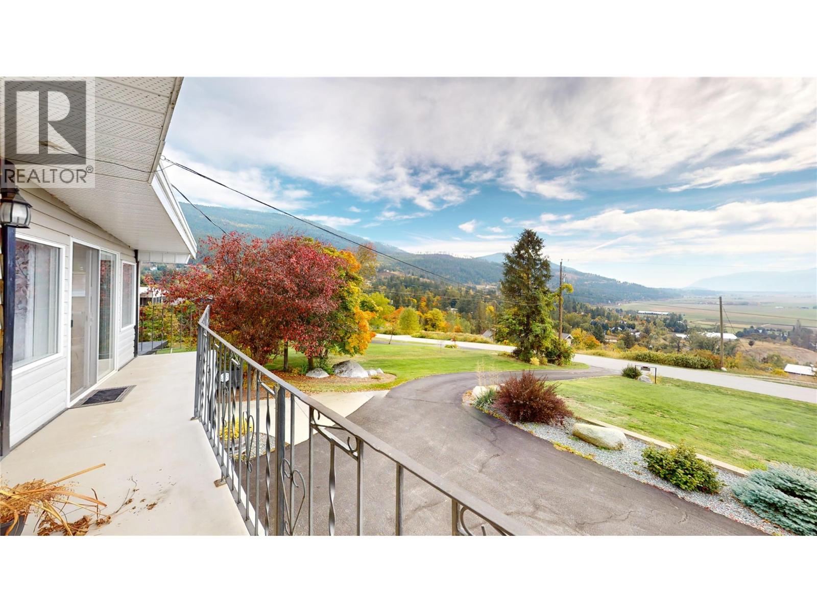 1030 Monrose Road Property Photo 4