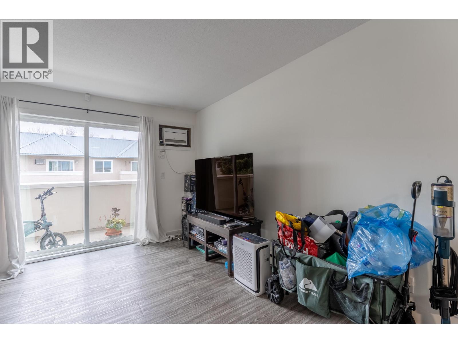 3160 De Montreuil Court Unit# 413 Property Photo 8