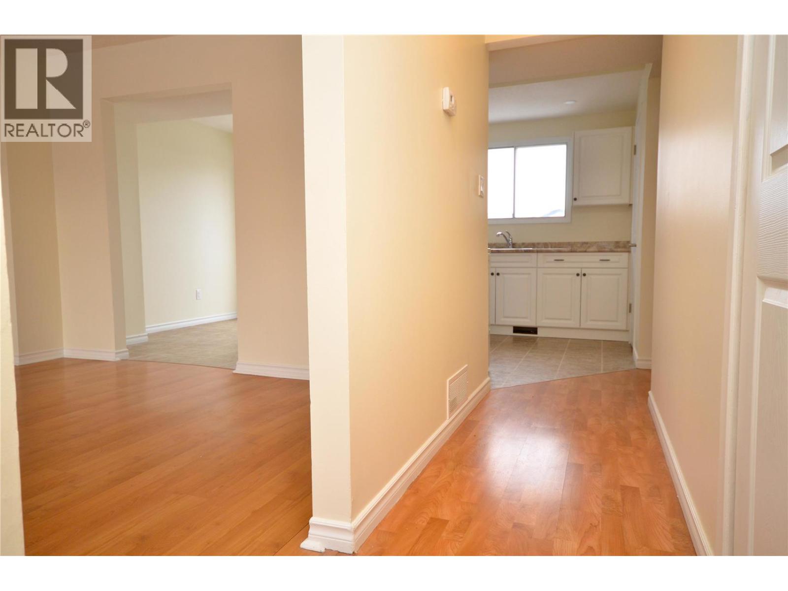 4501b 15 Avenue Property Photo 5