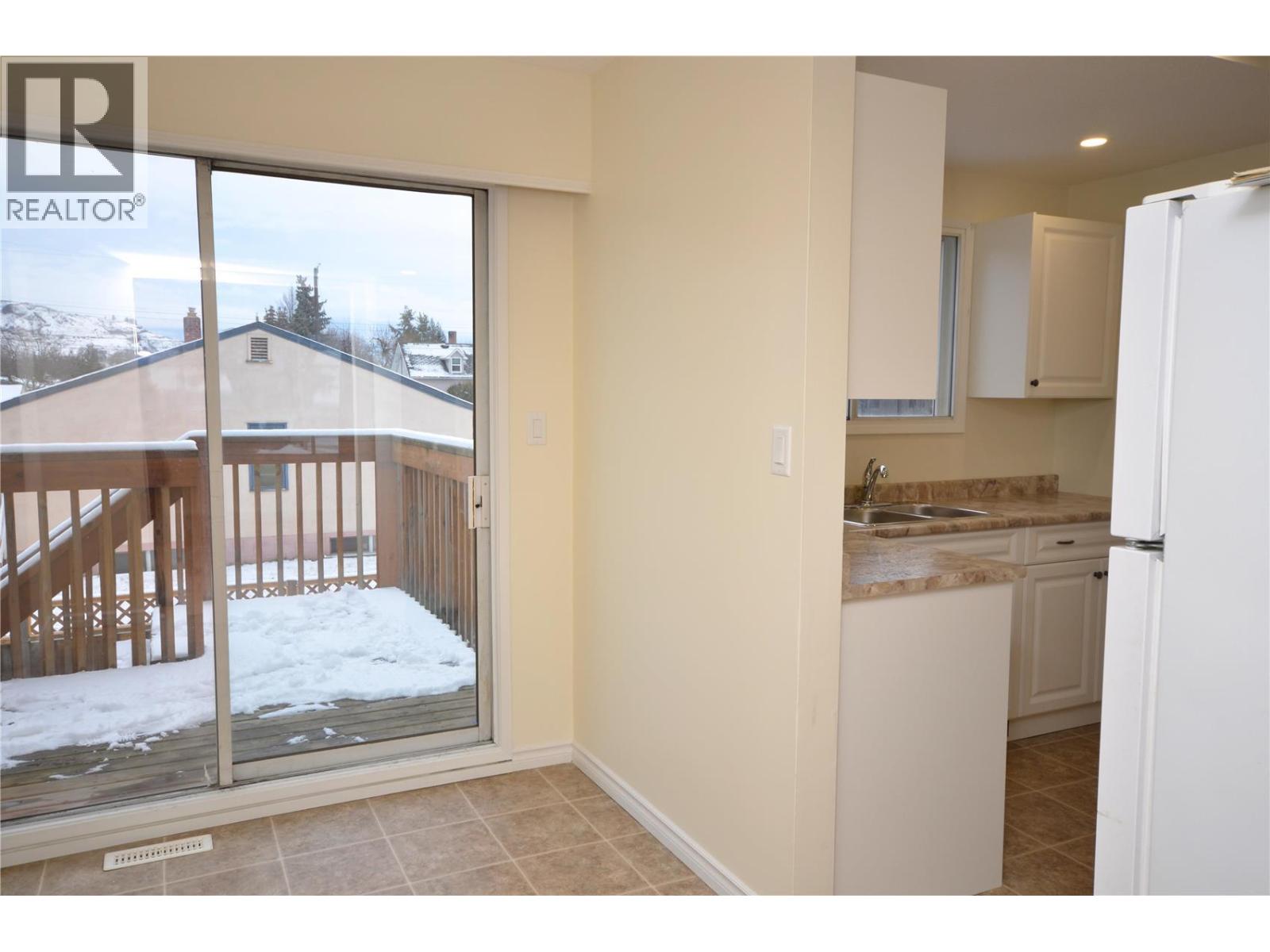 4501b 15 Avenue Property Photo 7