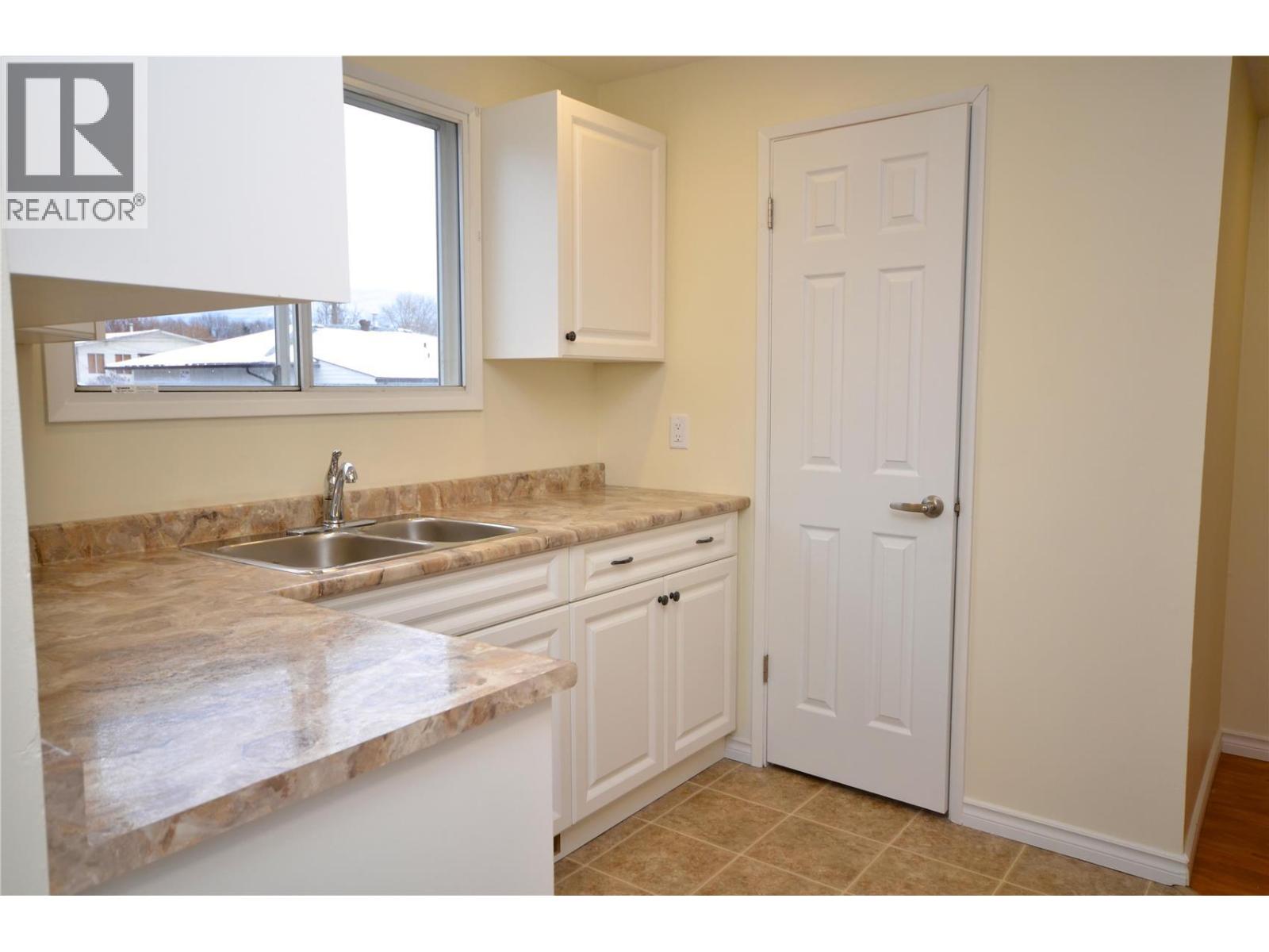 4501b 15 Avenue Property Photo 9