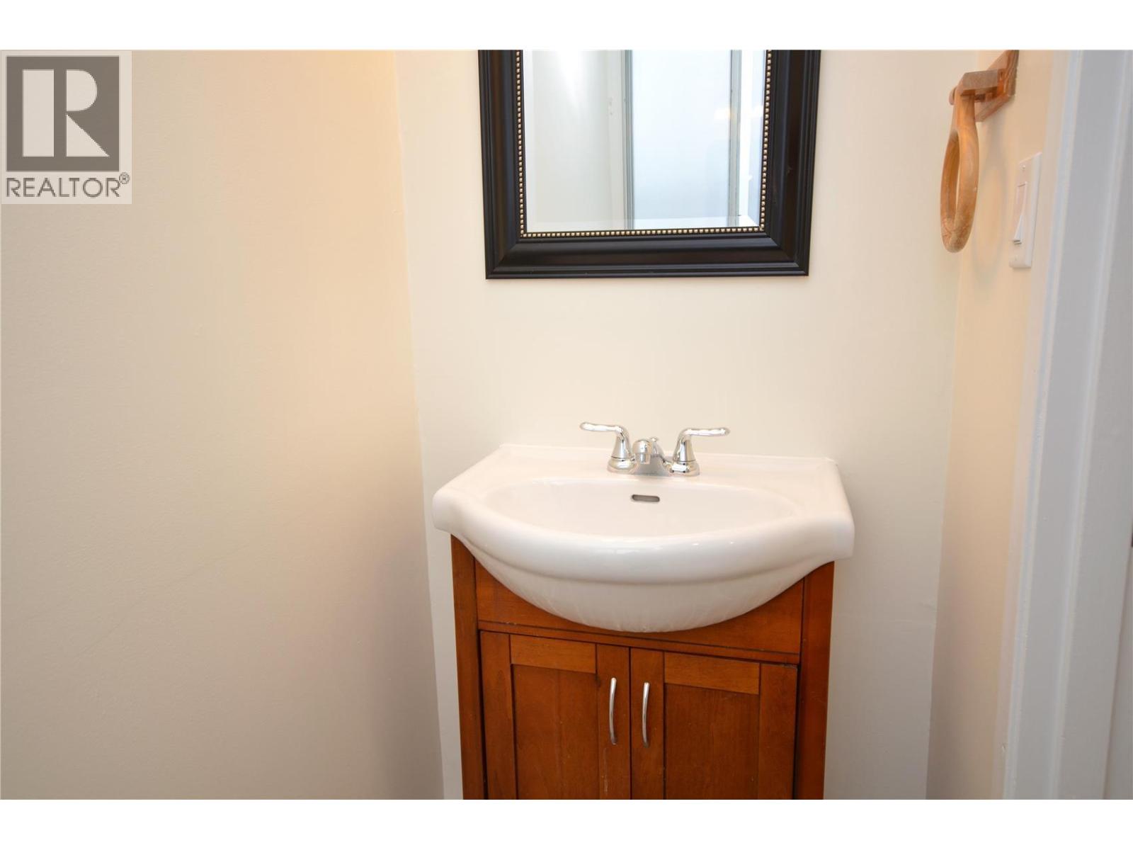 4501b 15 Avenue Property Photo 16