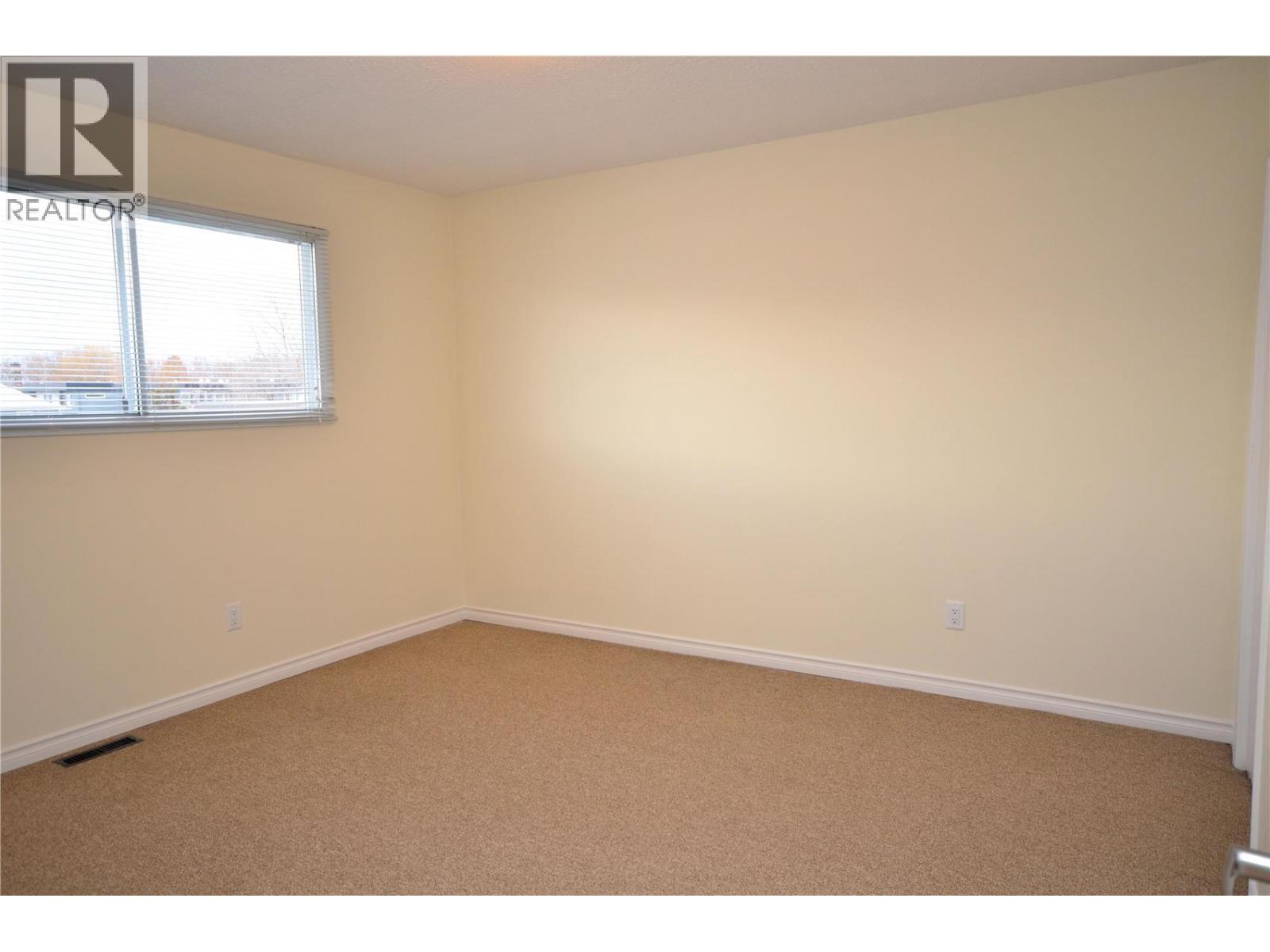 4501b 15 Avenue Property Photo 20