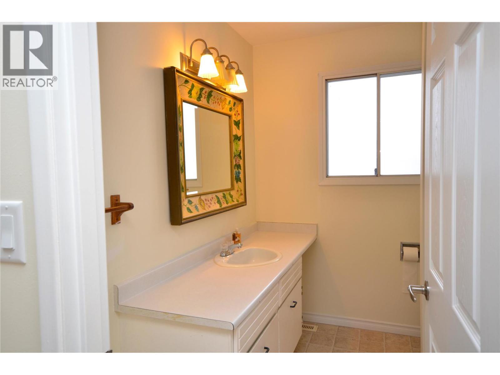 4501b 15 Avenue Property Photo 21