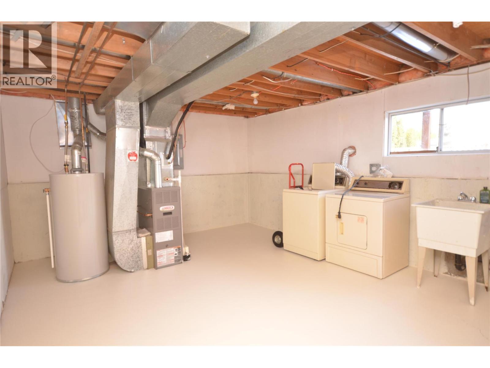 4501b 15 Avenue Property Photo 25
