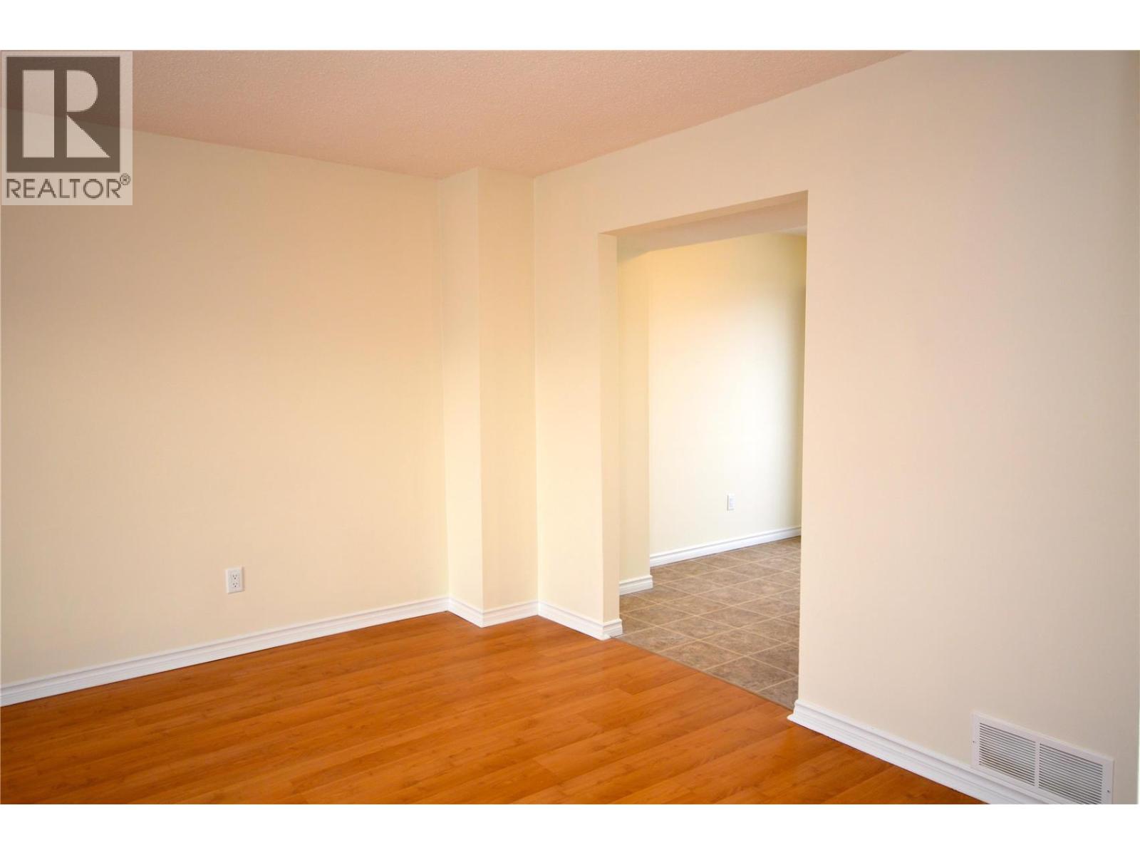 4501b 15 Avenue Property Photo 26