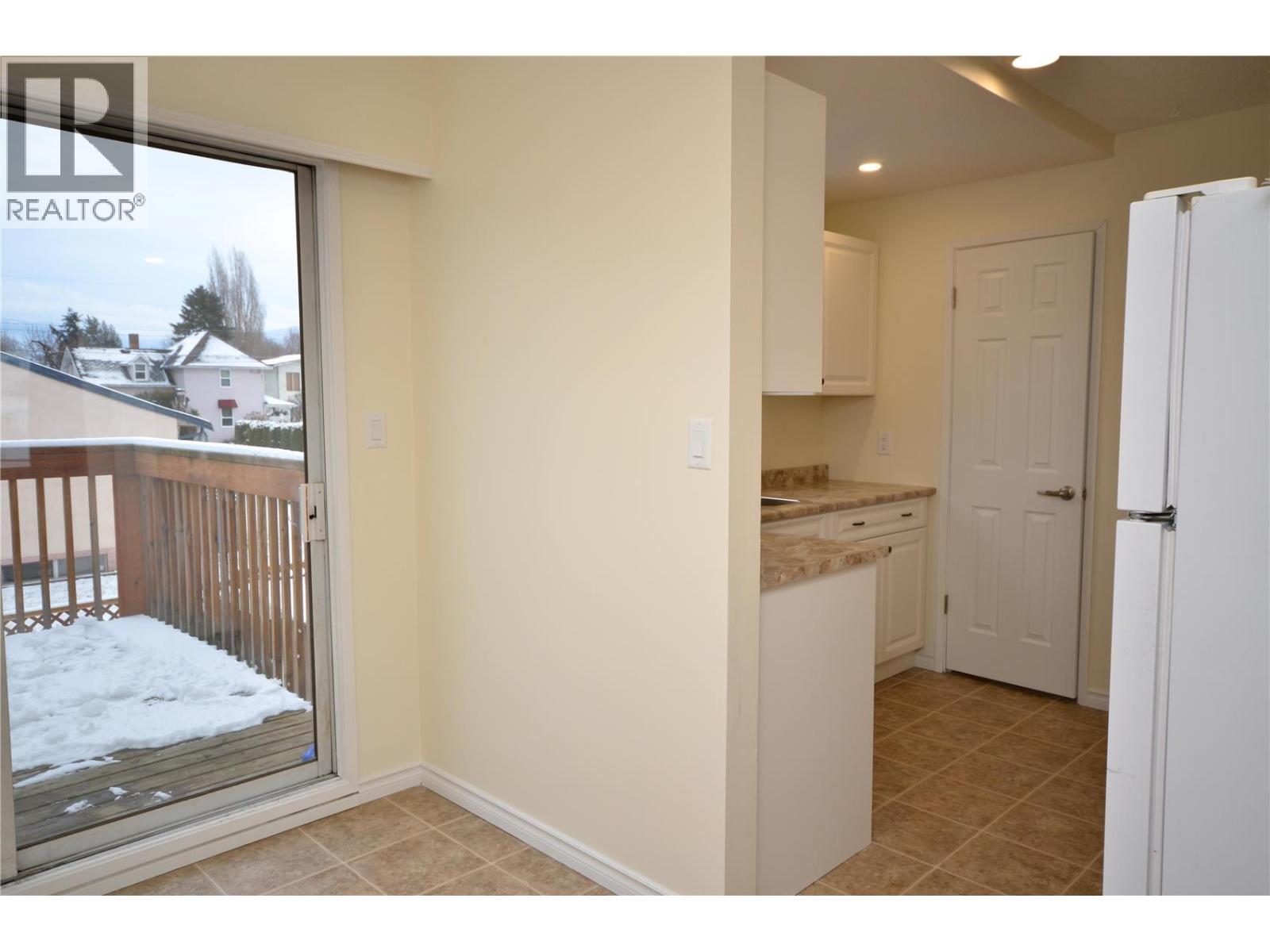 4501b 15 Avenue Property Photo 27