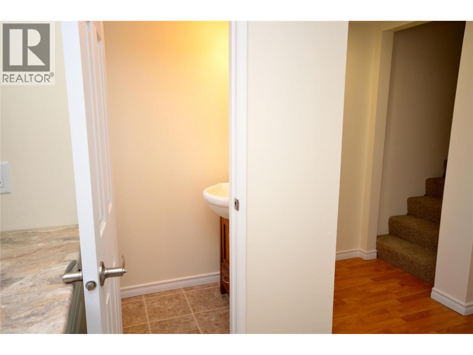 4501b 15 Avenue Property Photo 28