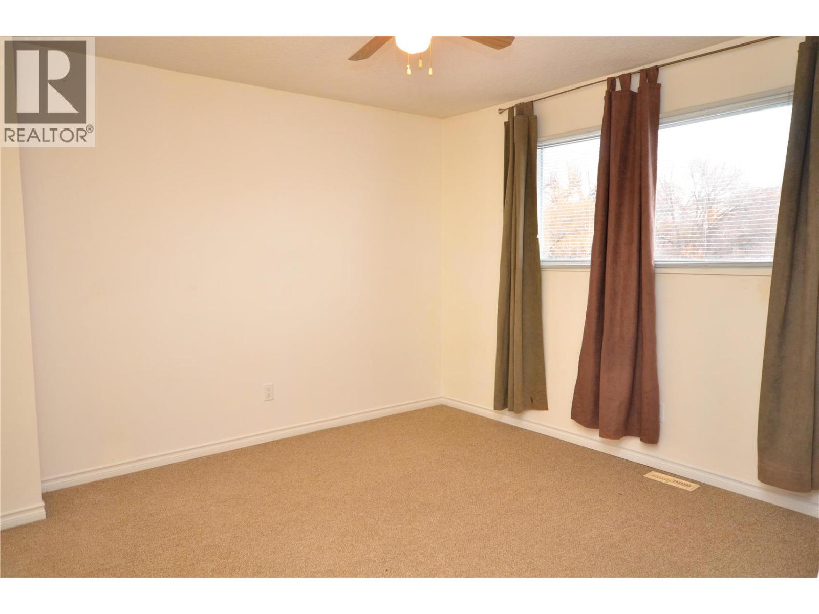 4501b 15 Avenue Property Photo 31