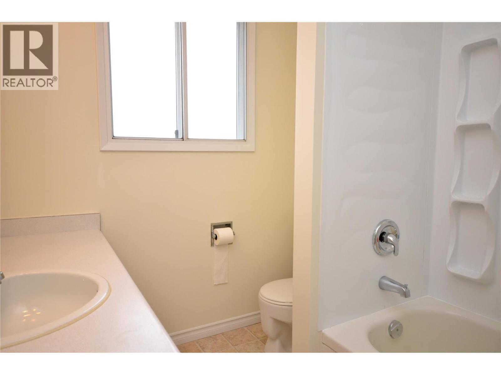 4501b 15 Avenue Property Photo 32