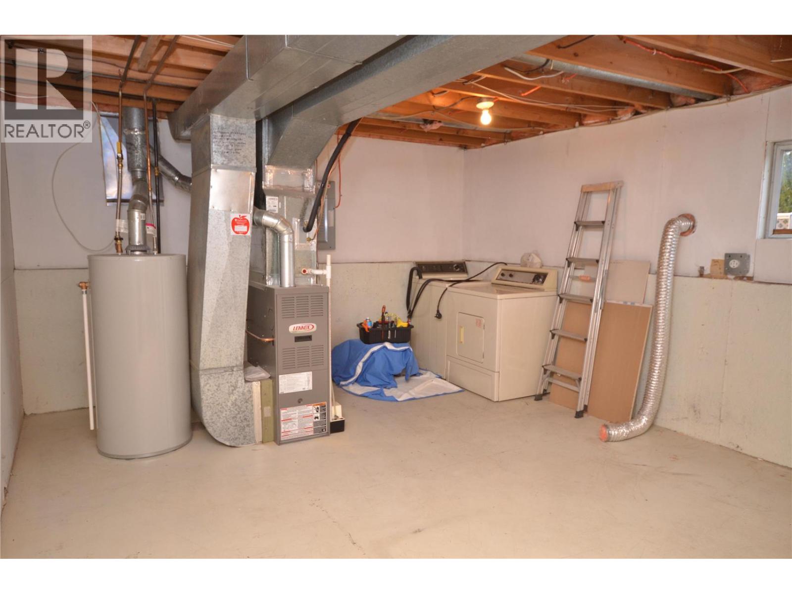 4501b 15 Avenue Property Photo 38
