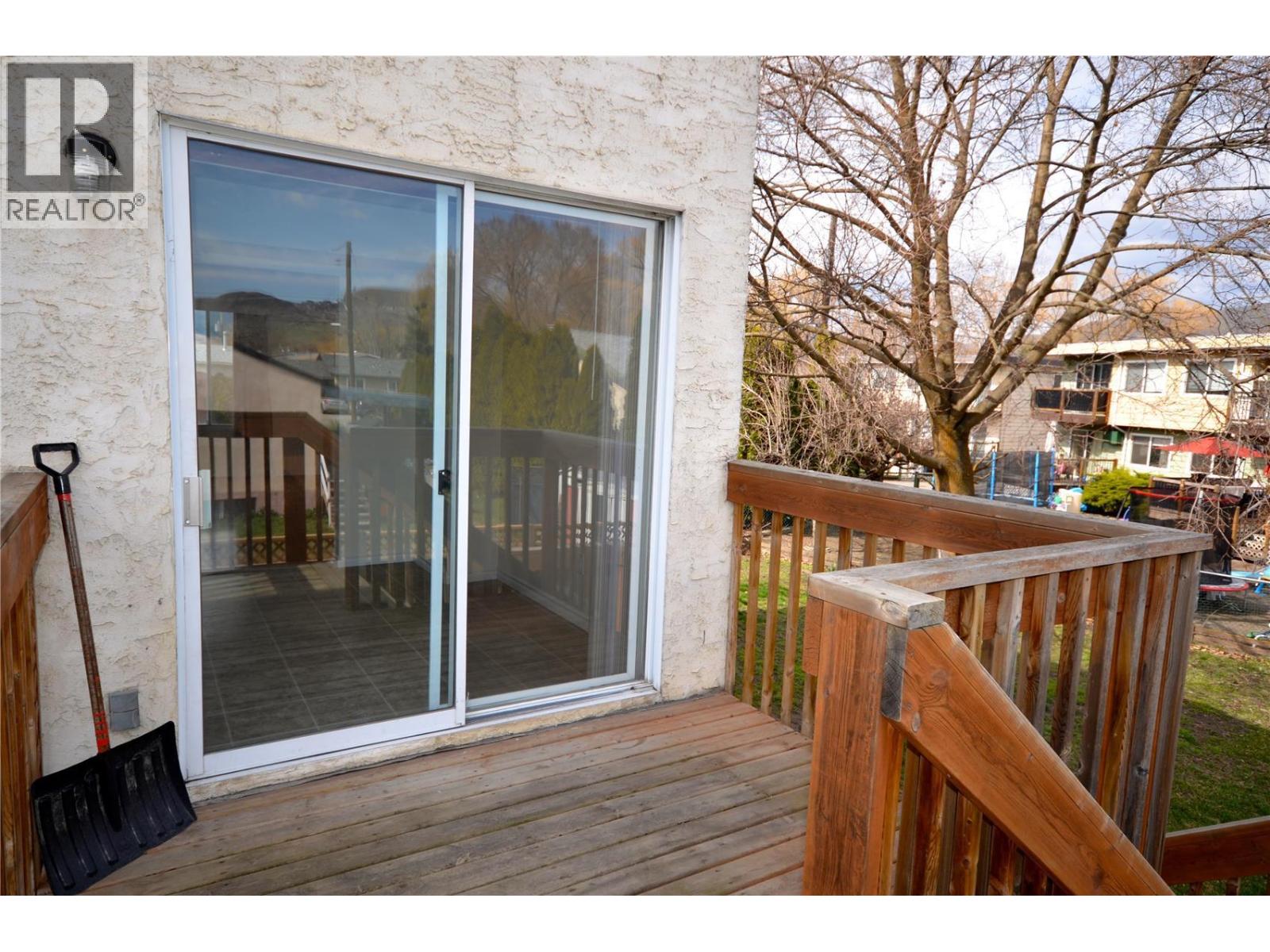 4501b 15 Avenue Property Photo 44