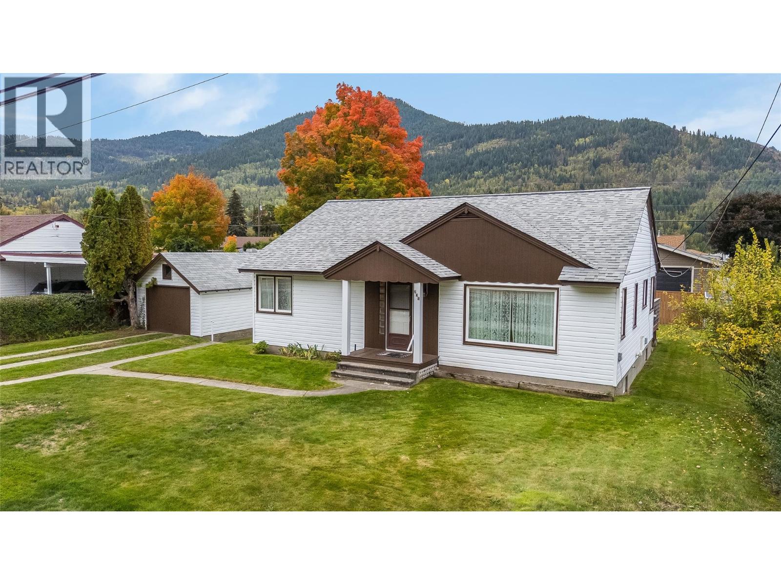 735 10th Avenue Property Photo 1