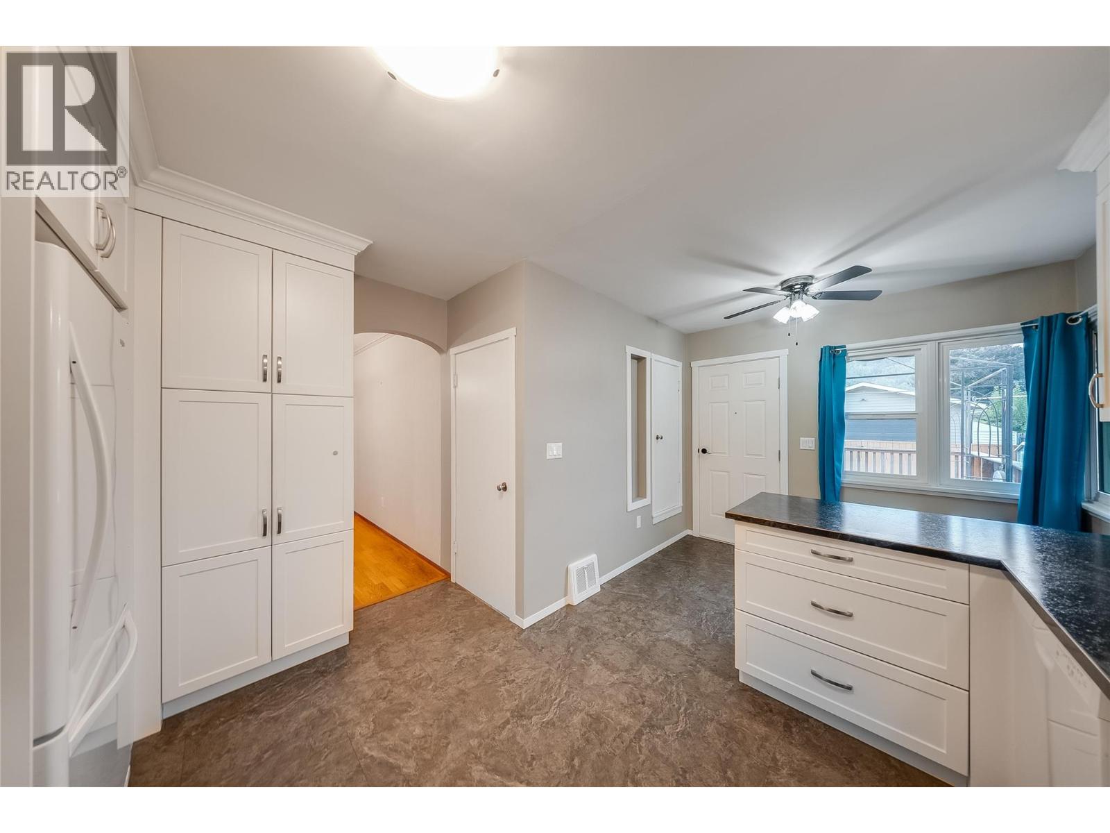 735 10th Avenue Property Photo 14