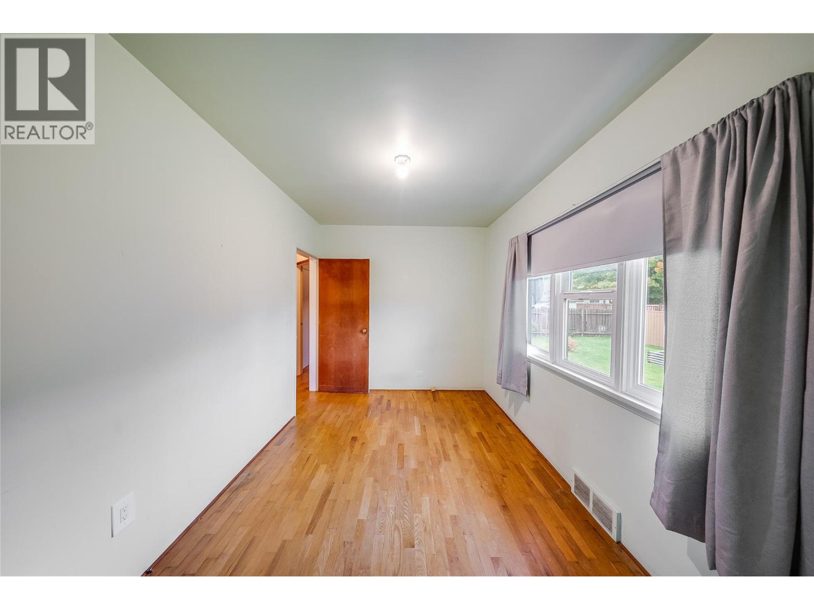 735 10th Avenue Property Photo 16