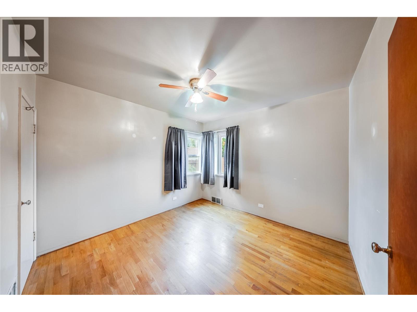 735 10th Avenue Property Photo 17
