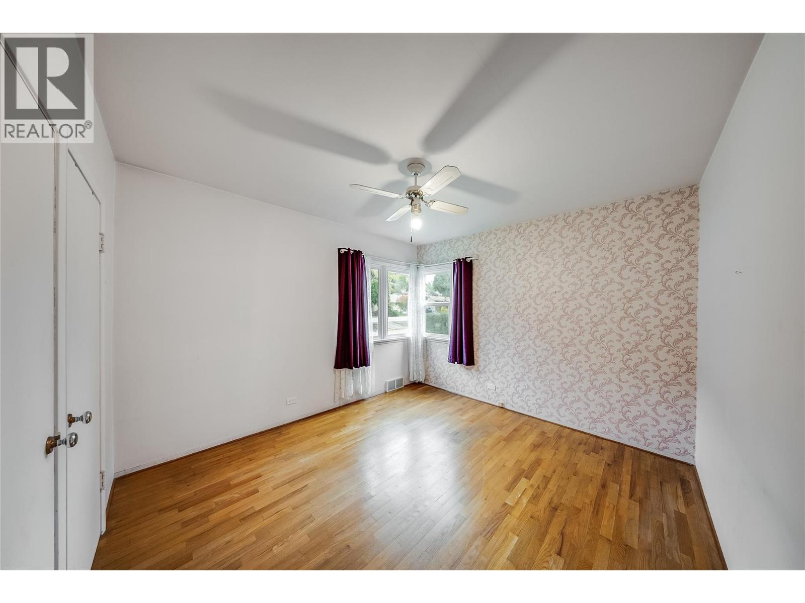 735 10th Avenue Property Photo 19
