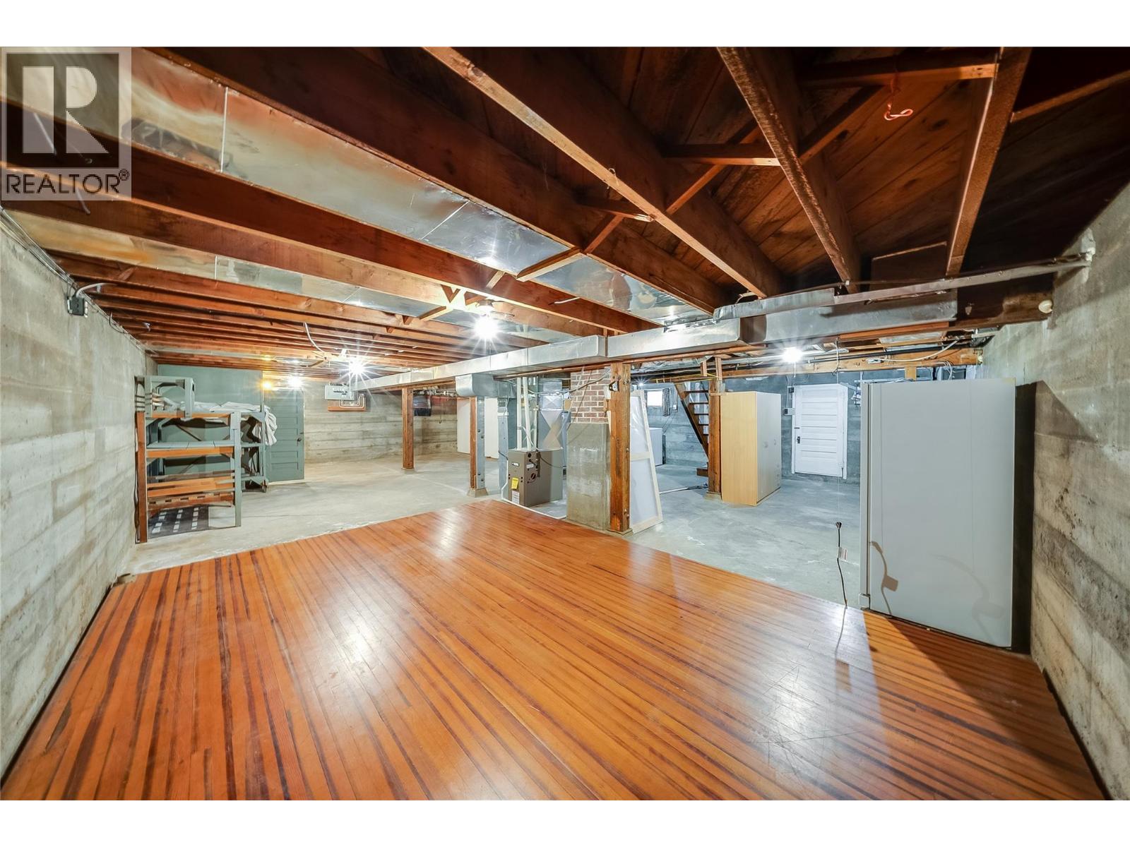735 10th Avenue Property Photo 22