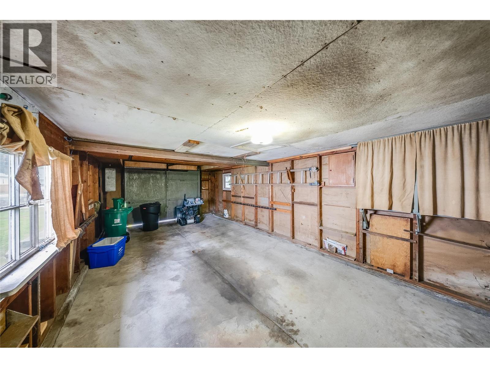 735 10th Avenue Property Photo 35