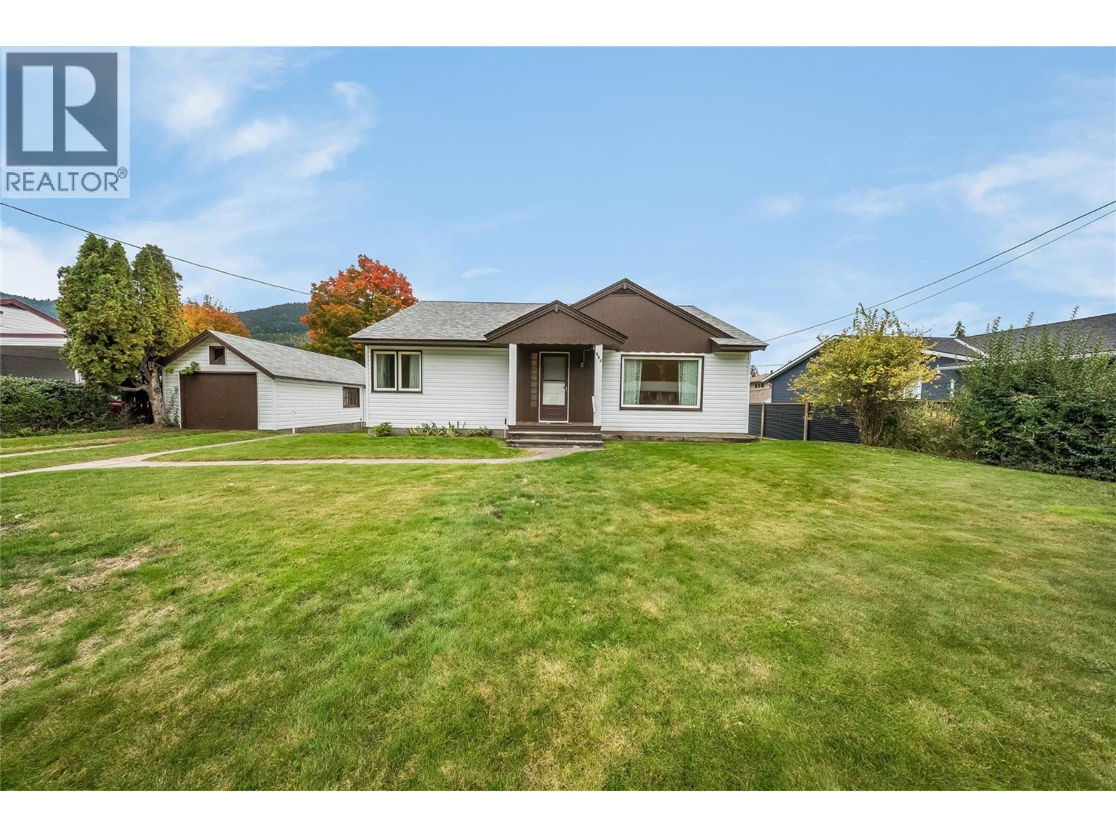 735 10th Avenue Property Photo 42