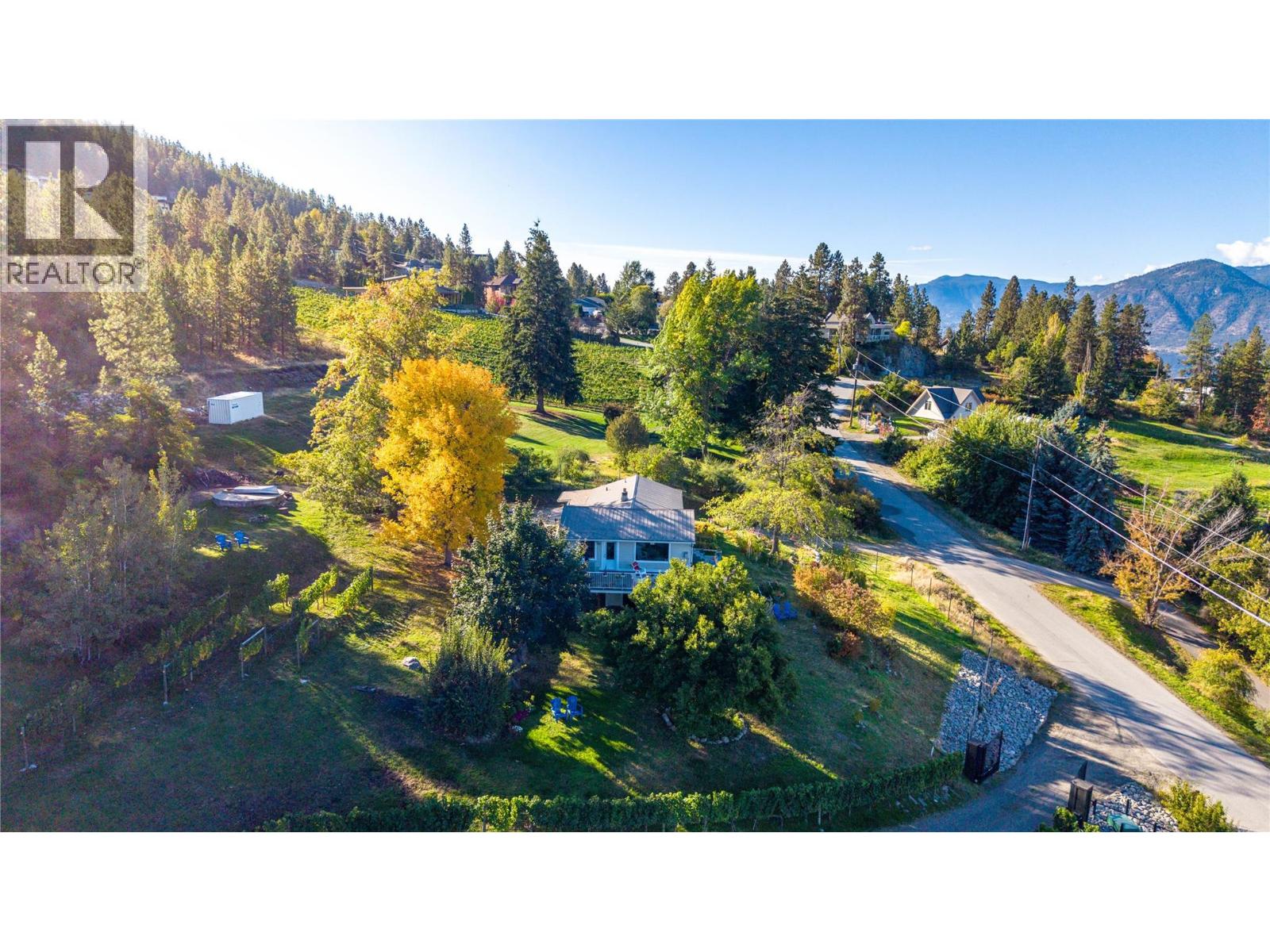2864 Arawana Road Property Photo 1