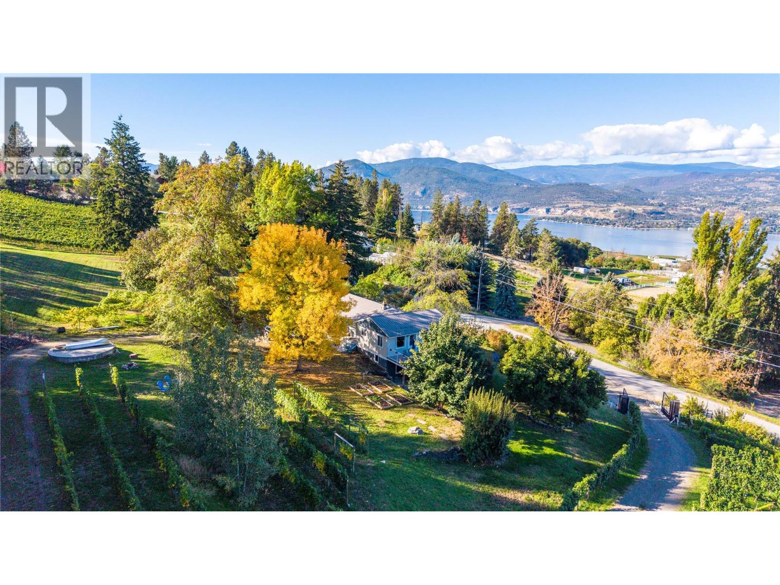 2864 Arawana Road Property Photo 2
