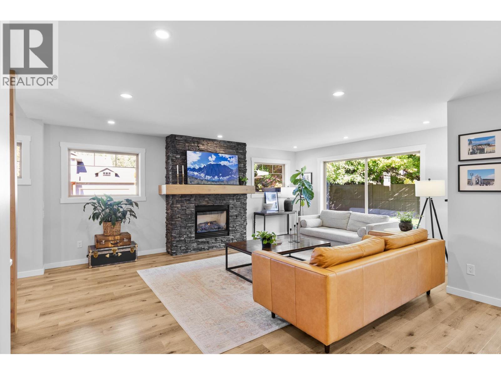 905 Paret Crescent Property Photo 14