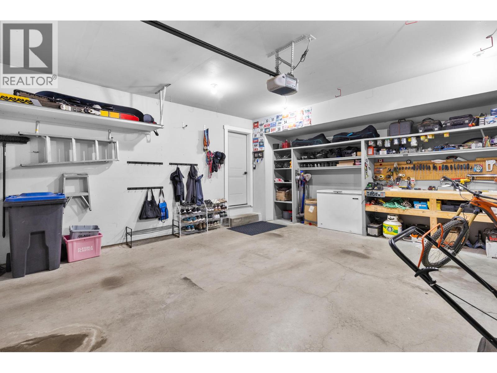 905 Paret Crescent Property Photo 32