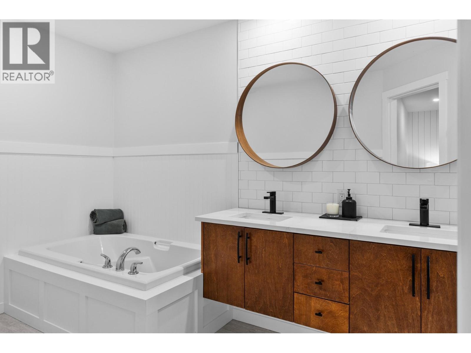905 Paret Crescent Property Photo 45