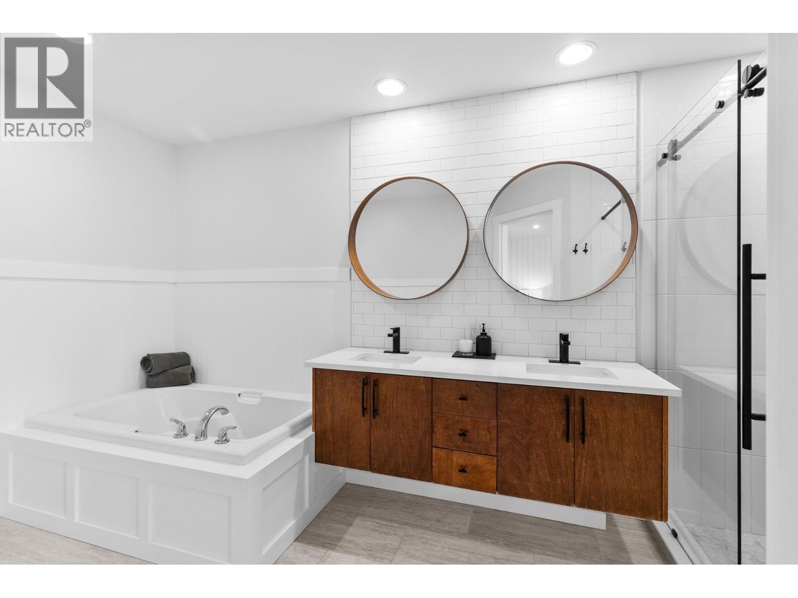 905 Paret Crescent Property Photo 47