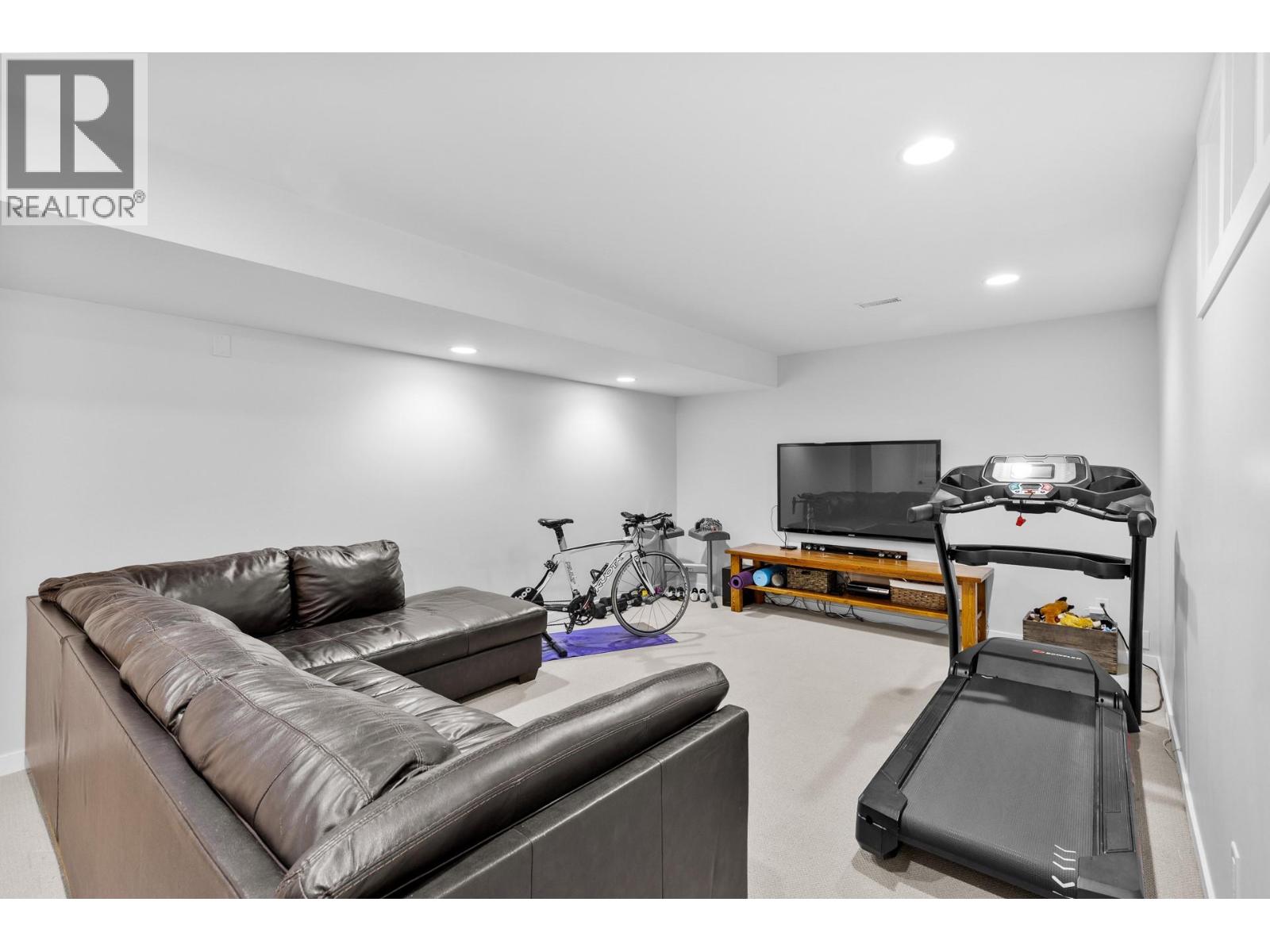 905 Paret Crescent Property Photo 48