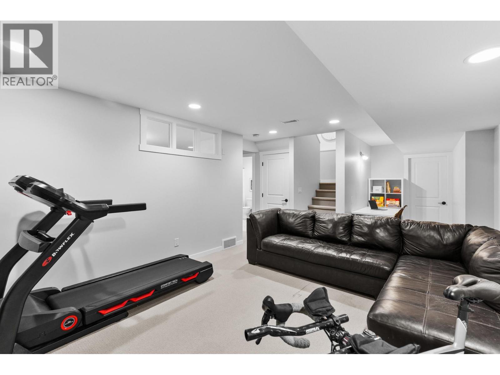 905 Paret Crescent Property Photo 49