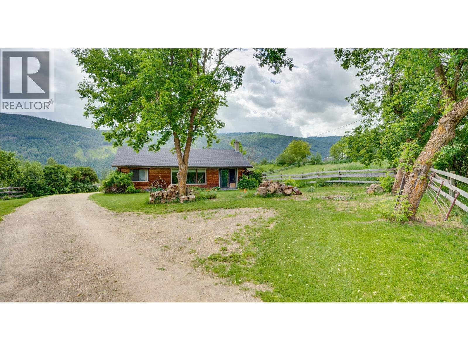 4878 Stepney Road Property Photo 1