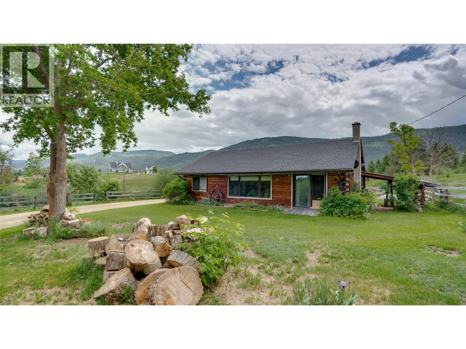 4878 Stepney Road Property Photo 2