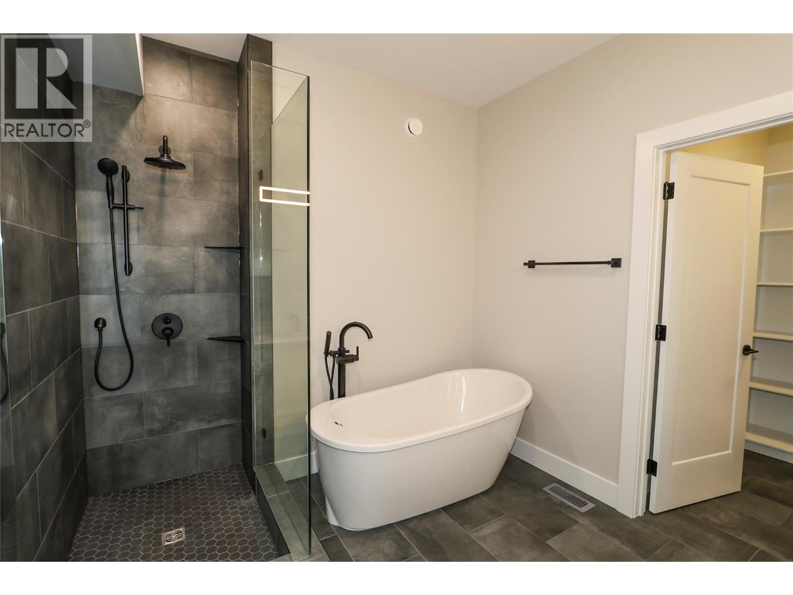 724 St Mary River Drive Property Photo 16