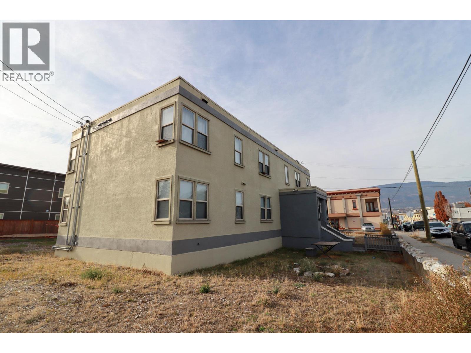156 Nanaimo Avenue E Property Photo 3
