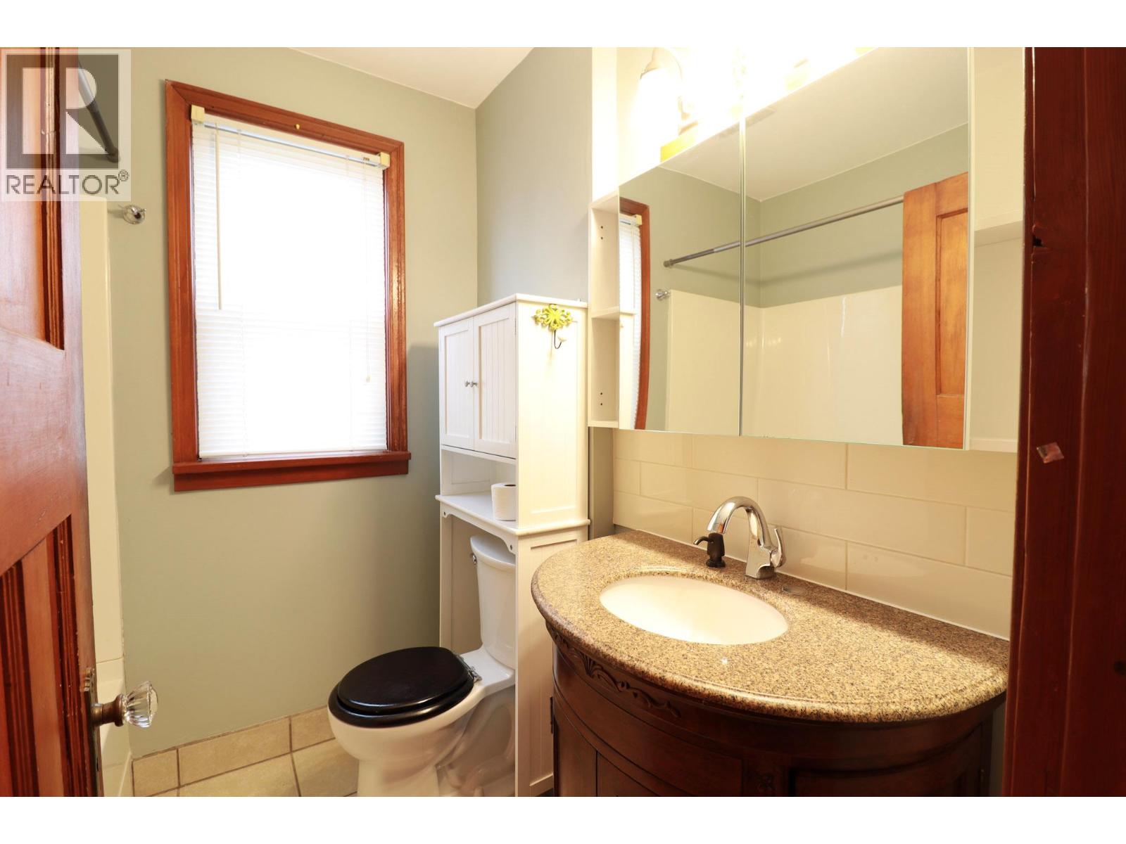 156 Nanaimo Avenue E Property Photo 11