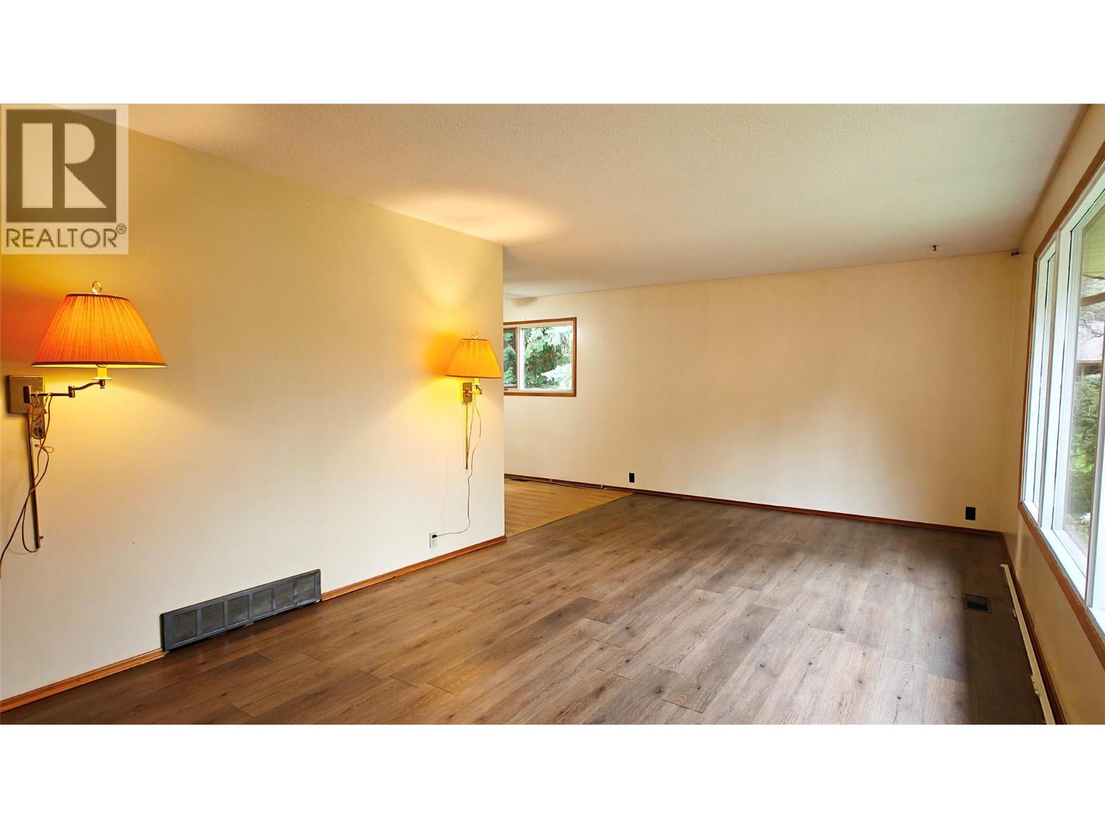 610 7th Avenue Property Photo 10