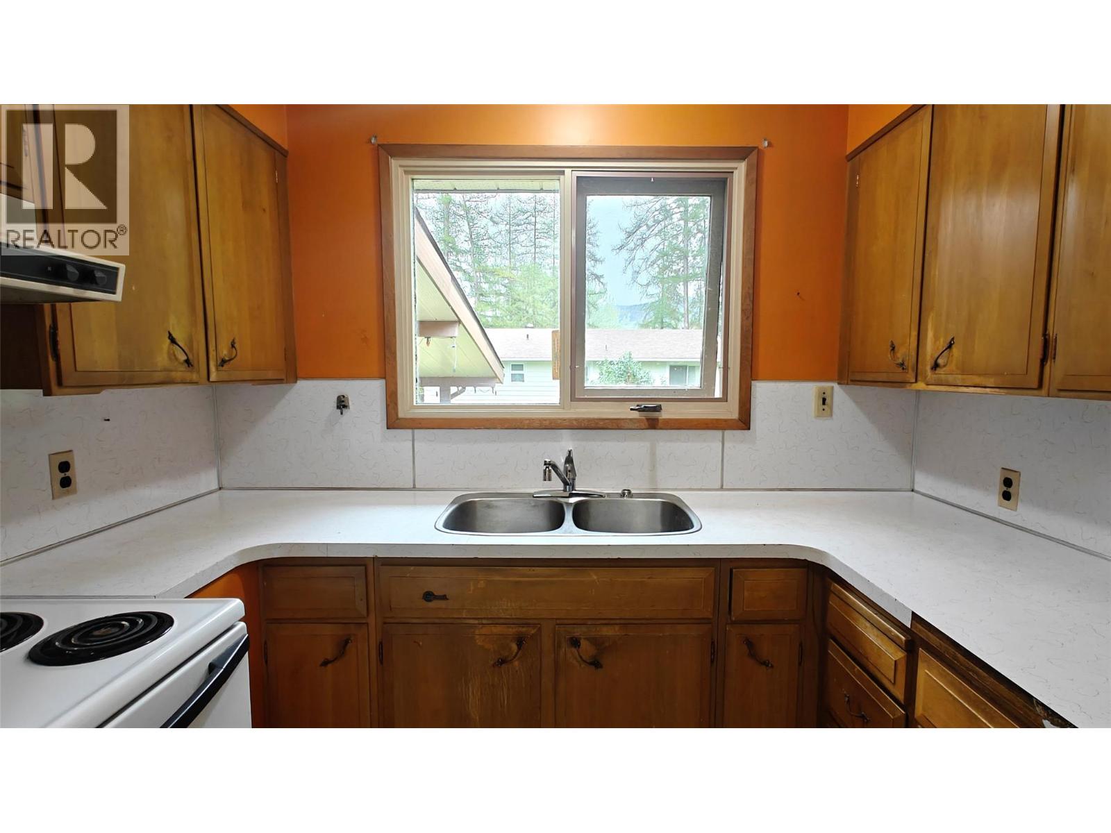 610 7th Avenue Property Photo 14