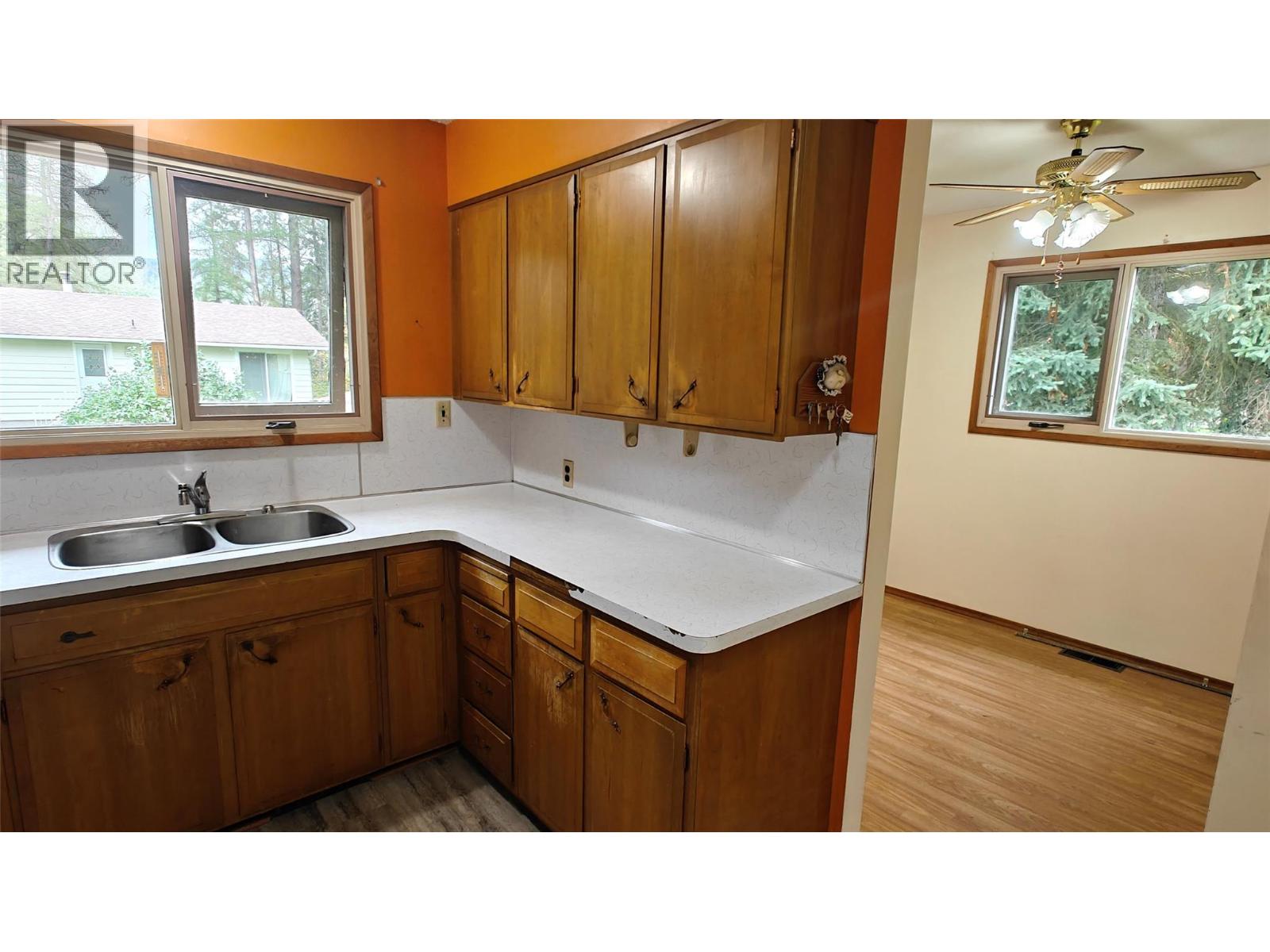 610 7th Avenue Property Photo 15