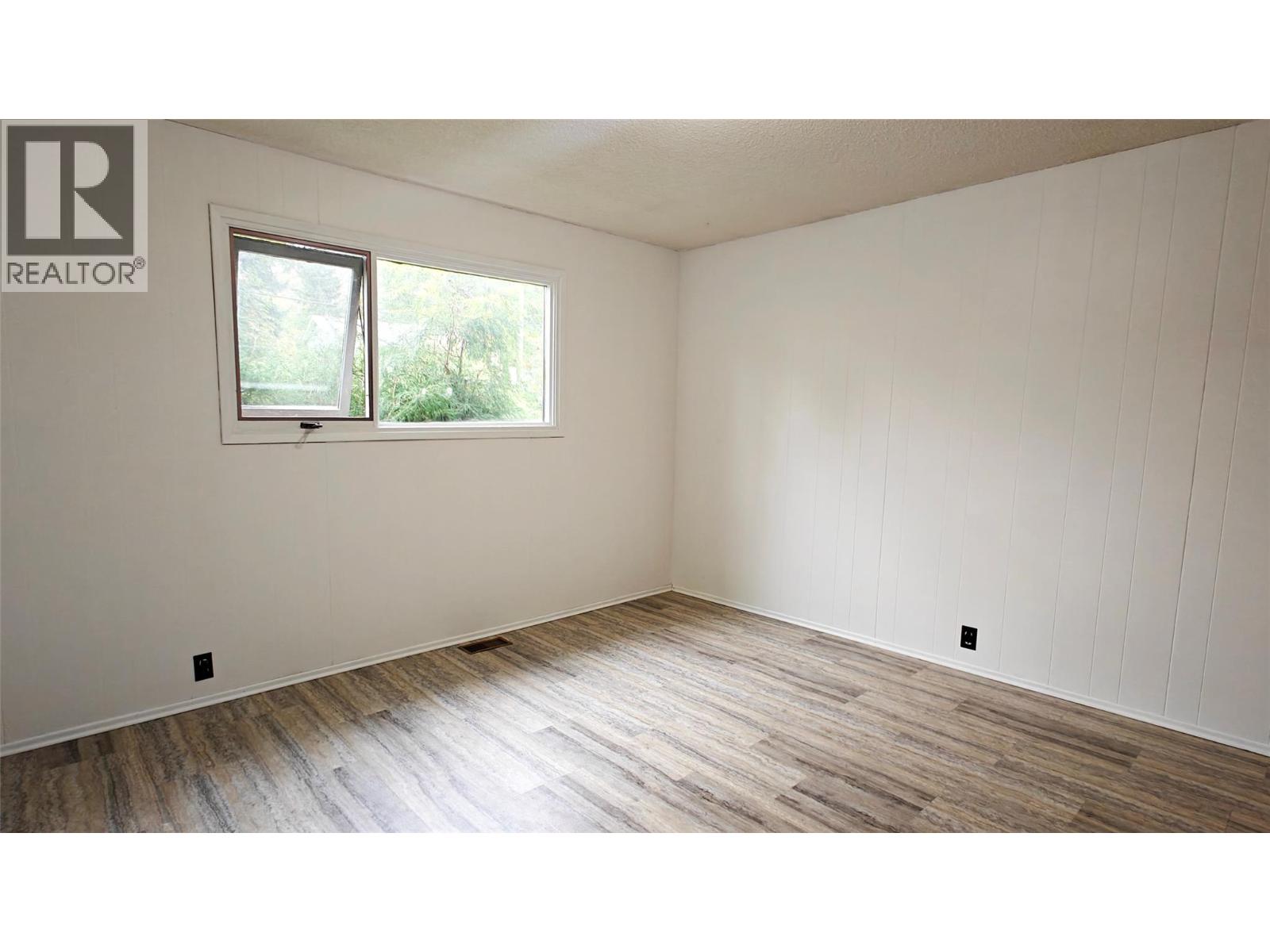 610 7th Avenue Property Photo 16